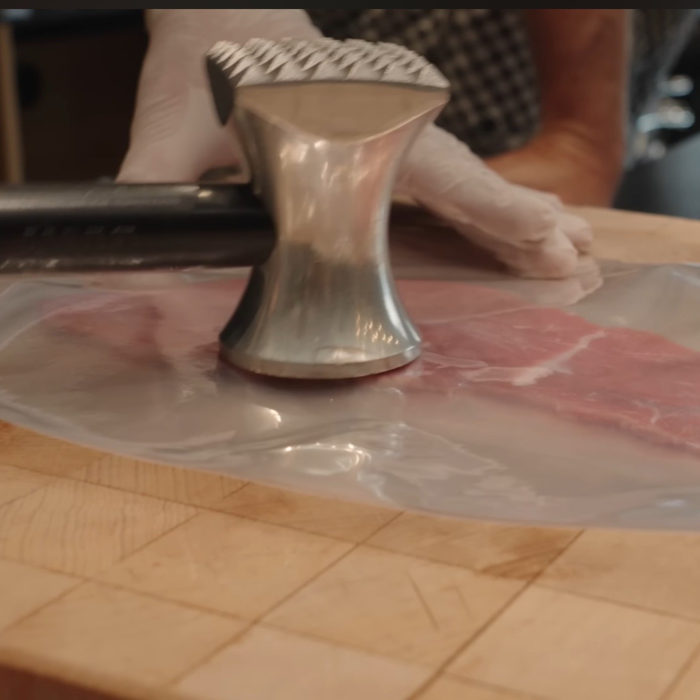 Jemné ztenčení masa bez porušení struktury (platírování).